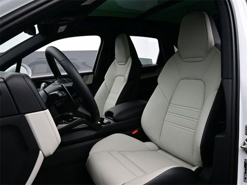 New 2026 Porsche Cayenne E-Hybrid image 5