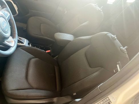 Used 2020 Jeep Renegade Sport FWD image 18
