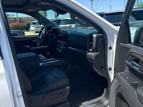 Used 2023 GMC Sierra 1500 SLT w/ SLT Convenience Package AWD/4WD image 12