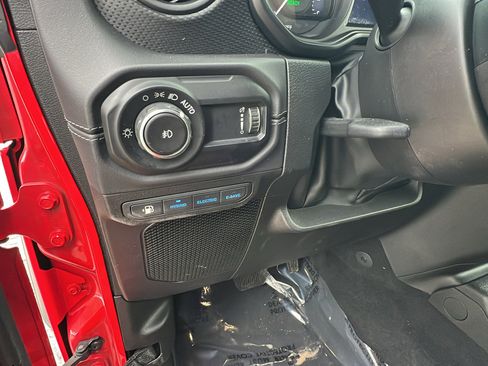 Used 2025 Jeep Wrangler Unlimited Rubicon 4xe image 25