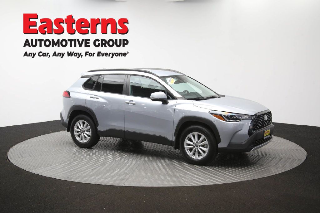 Used 2022 Toyota Corolla Cross LE AWD/4WD image 46