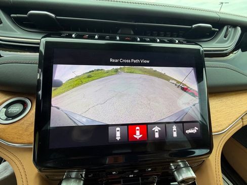 Used 2023 Jeep Grand Cherokee Summit AWD/4WD image 31