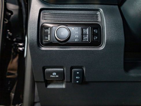 Used 2025 Ford F250 Platinum w/ FX4 Off-Road Package image 21