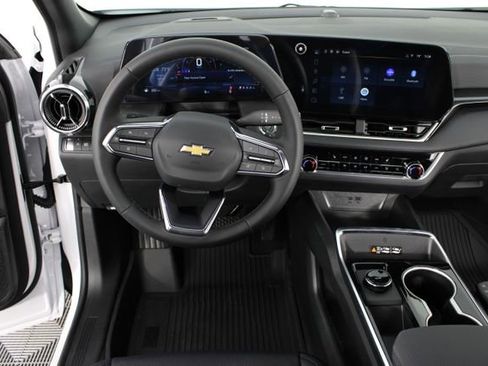 New 2026 Chevrolet Equinox LT w/ Convenience Package II FWD image 12