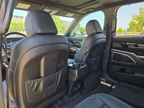Used 2025 Kia Telluride AWD image 16
