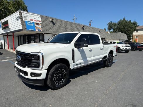Used 2026 Ford F250 Platinum w/ FX4 Off-Road Package AWD/4WD image 3
