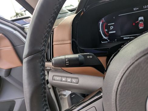 Used 2024 Nissan Pathfinder Platinum w/ Black Appearance Package FWD image 30