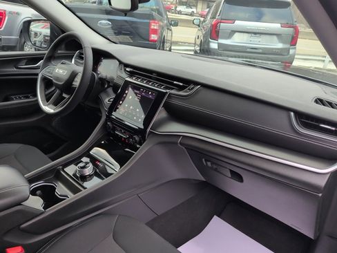 Used 2024 Jeep Grand Cherokee Laredo X w/ Trailer Tow Package image 52