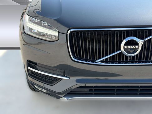 Used 2017 Volvo XC90 T5 Momentum w/ Vision Package FWD image 12