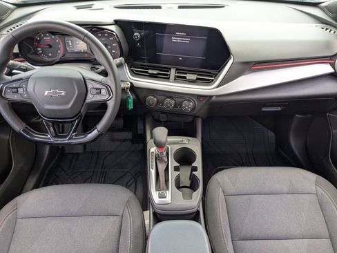 Used 2025 Chevrolet Trax RS w/ Sunroof Package FWD image 14