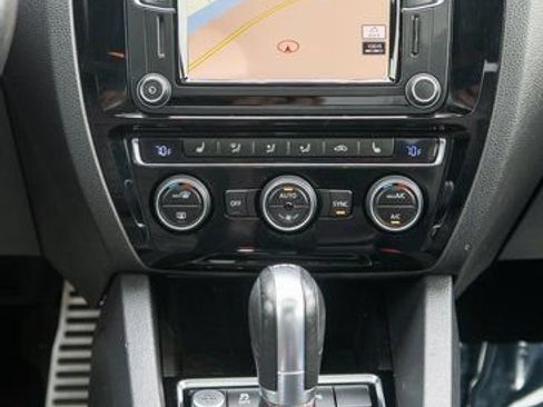 Used 2017 Volkswagen Jetta GLI FWD image 20
