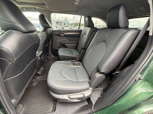 Used 2024 Toyota Highlander Limited AWD/4WD image 17
