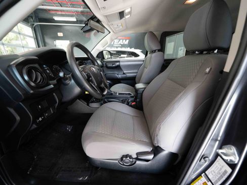 Used 2022 Toyota Tacoma SR AWD/4WD image 9