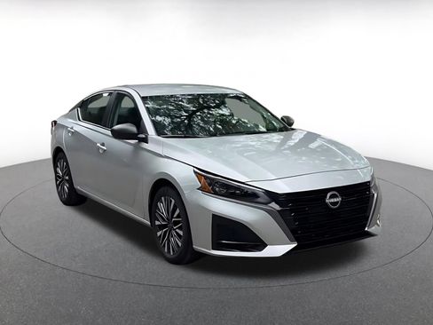Used 2026 Nissan Altima 2.5 SV FWD image 3