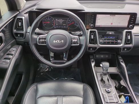 Used 2022 Kia Sorento S w/ Panoramic Sunroof Package FWD image 16