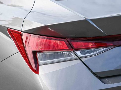 Certified 2023 Hyundai Elantra SE image 8