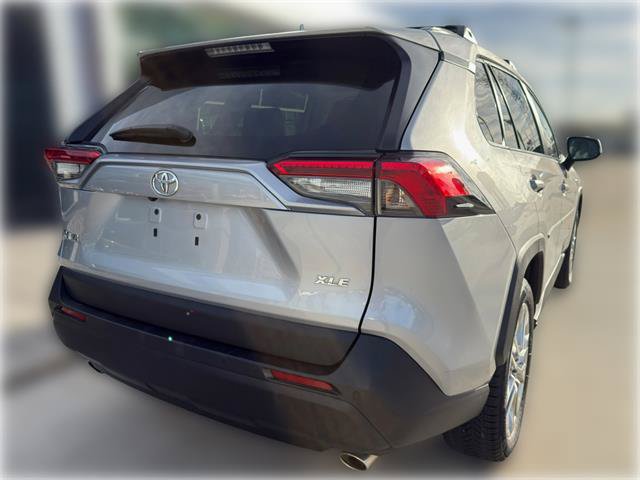 Used 2021 Toyota RAV4 XLE Premium FWD image 8