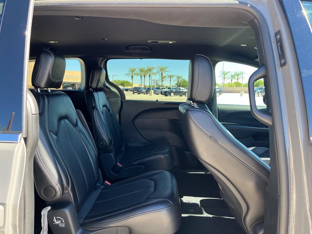 Used 2025 Chrysler Pacifica Select FWD image 18