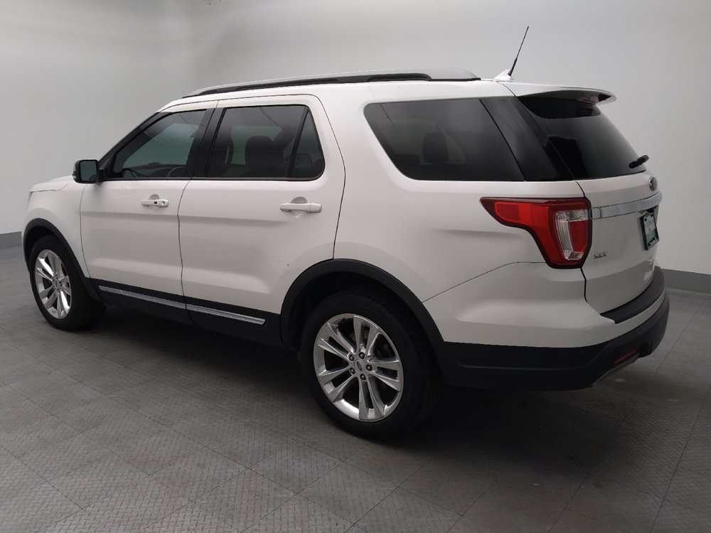 Used 2019 Ford Explorer XLT w/ Equipment Group 202A AWD/4WD image 3