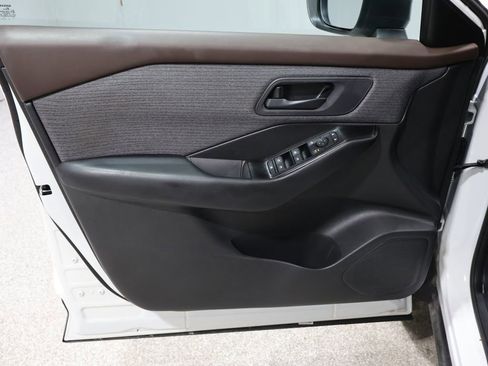 Used 2023 Nissan Rogue S image 12