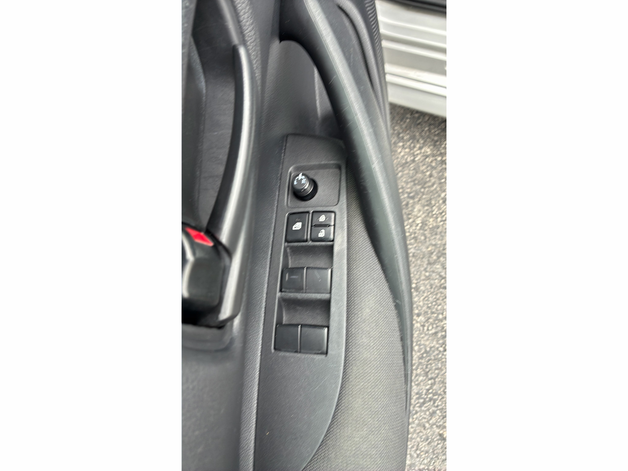 Used 2025 Toyota Corolla LE FWD image 12