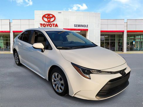 Used 2024 Toyota Corolla LE image 2