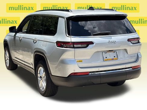 Used 2025 Jeep Grand Cherokee L Laredo w/ Trailer Tow Package RWD image 9