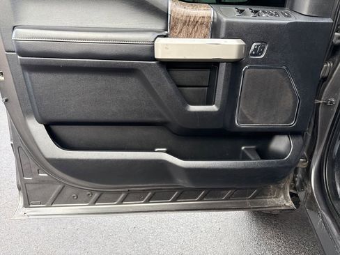 Used 2017 Ford F250 Lariat w/ Lariat Value Package image 12