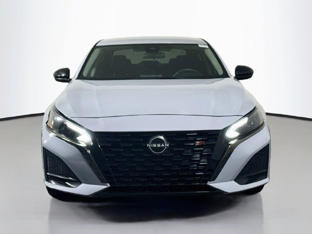 Used 2023 Nissan Altima 2.5 SR FWD image 2