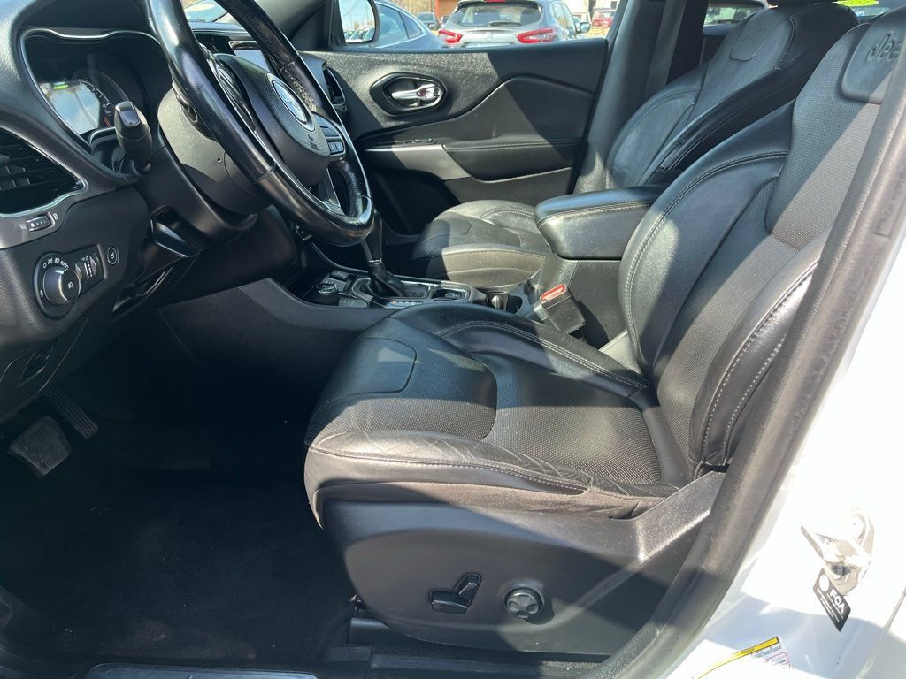 Used 2021 Jeep Cherokee High Altitude AWD/4WD image 14