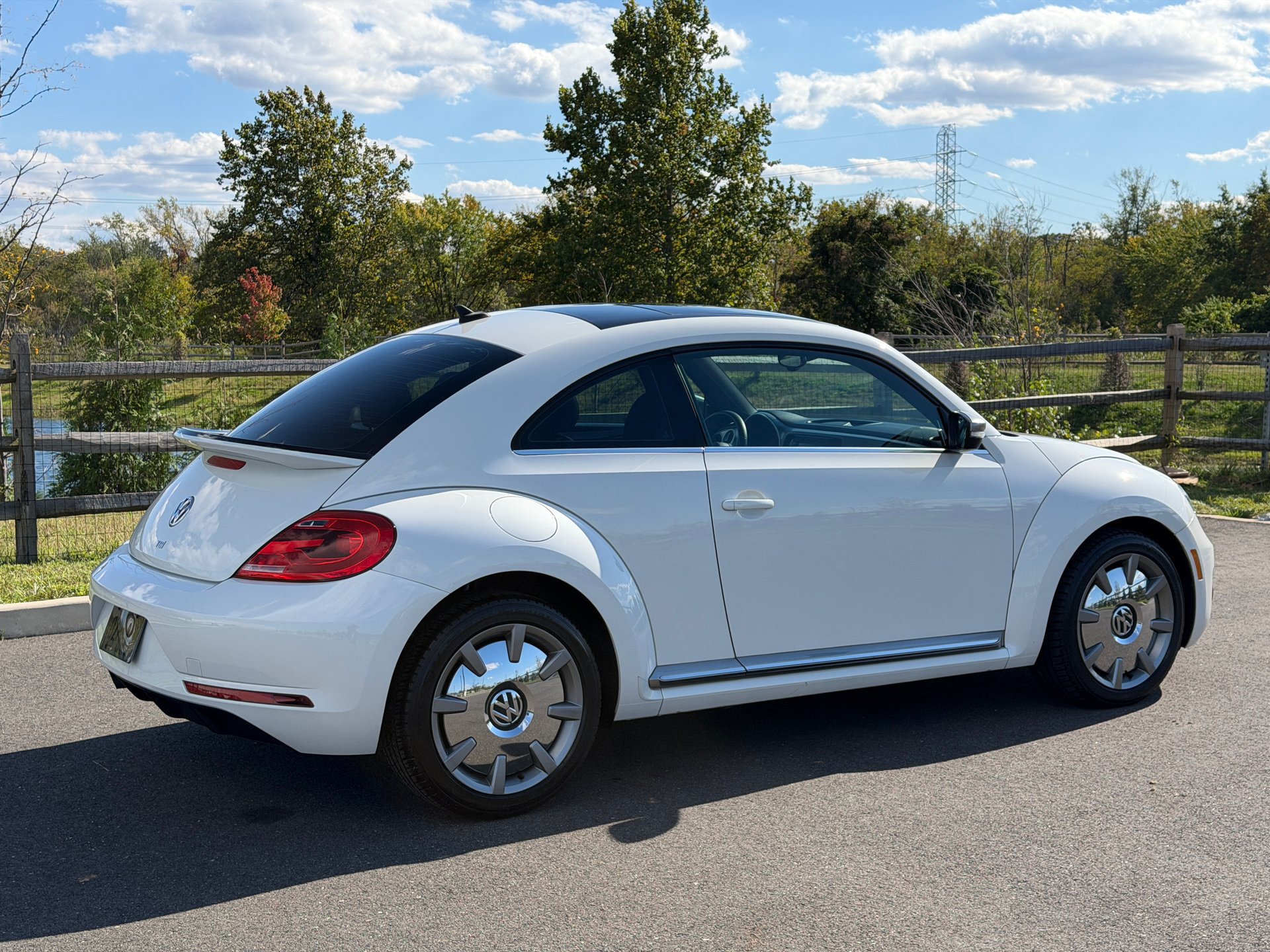 Used 2014 Volkswagen Beetle TDI FWD image 18