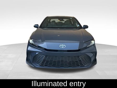 Used 2025 Toyota Camry SE image 11