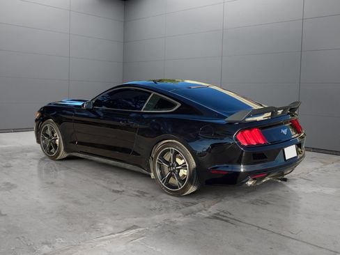 Used 2017 Ford Mustang Coupe RWD image 3