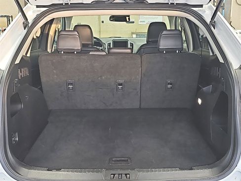Used 2024 Ford Edge SEL image 12
