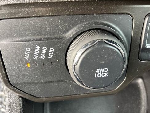 Used 2023 Jeep Renegade Latitude image 17