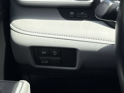 Used 2023 Toyota Highlander XLE AWD/4WD image 21