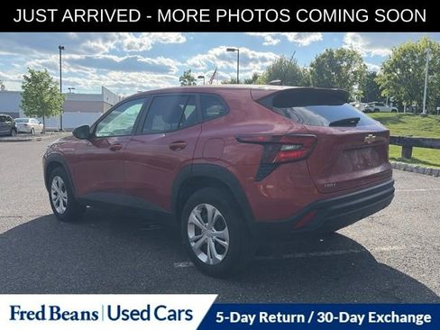 Used 2024 Chevrolet Trax LS FWD image 6