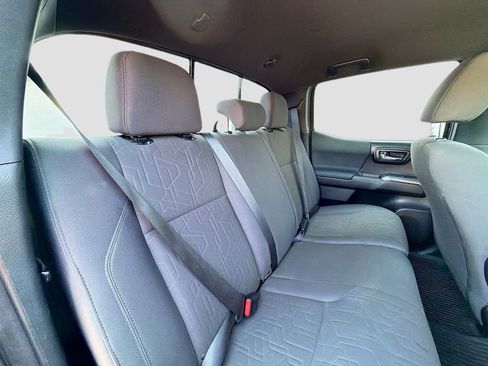 Used 2018 Toyota Tacoma TRD Sport w/ Technology Package image 25