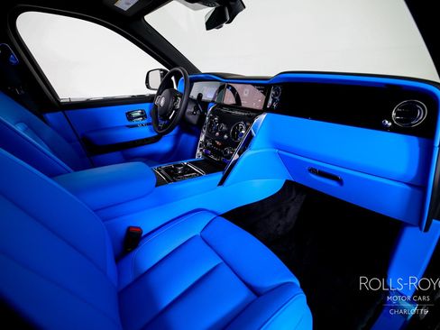 Used 2026 Rolls-Royce Cullinan AWD/4WD image 32