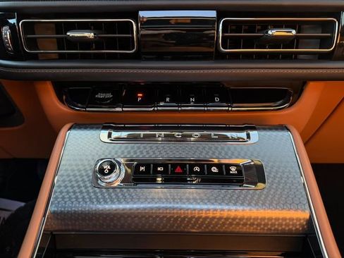 Used 2025 Lincoln Aviator Black Label image 37