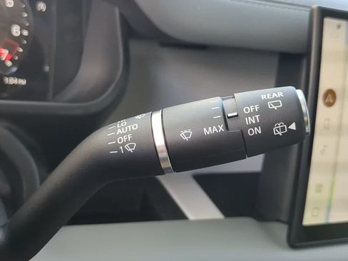 Certified 2025 Land Rover Defender 110 X-Dynamic SE AWD/4WD image 28