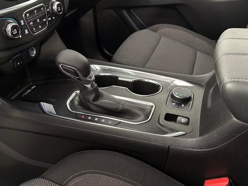 Used 2022 Chevrolet Traverse LT FWD image 24