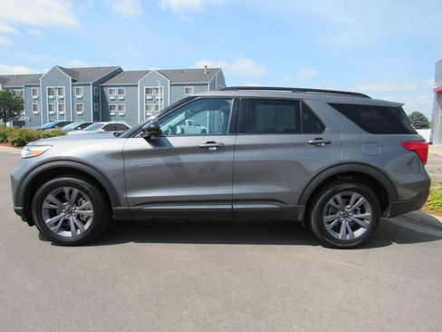 Used 2023 Ford Explorer XLT w/ Equipment Group 202A AWD/4WD image 9