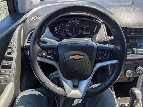 Used 2018 Chevrolet Trax LT w/ Driver Confidence Package AWD/4WD image 17