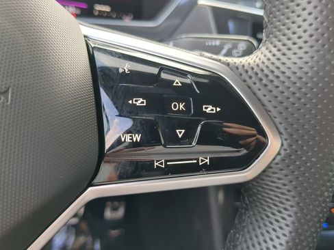 Certified 2022 Volkswagen Tiguan SE R-Line FWD image 29
