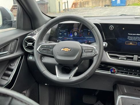 Used 2025 Chevrolet Equinox LT w/ Convenience Package II FWD image 17