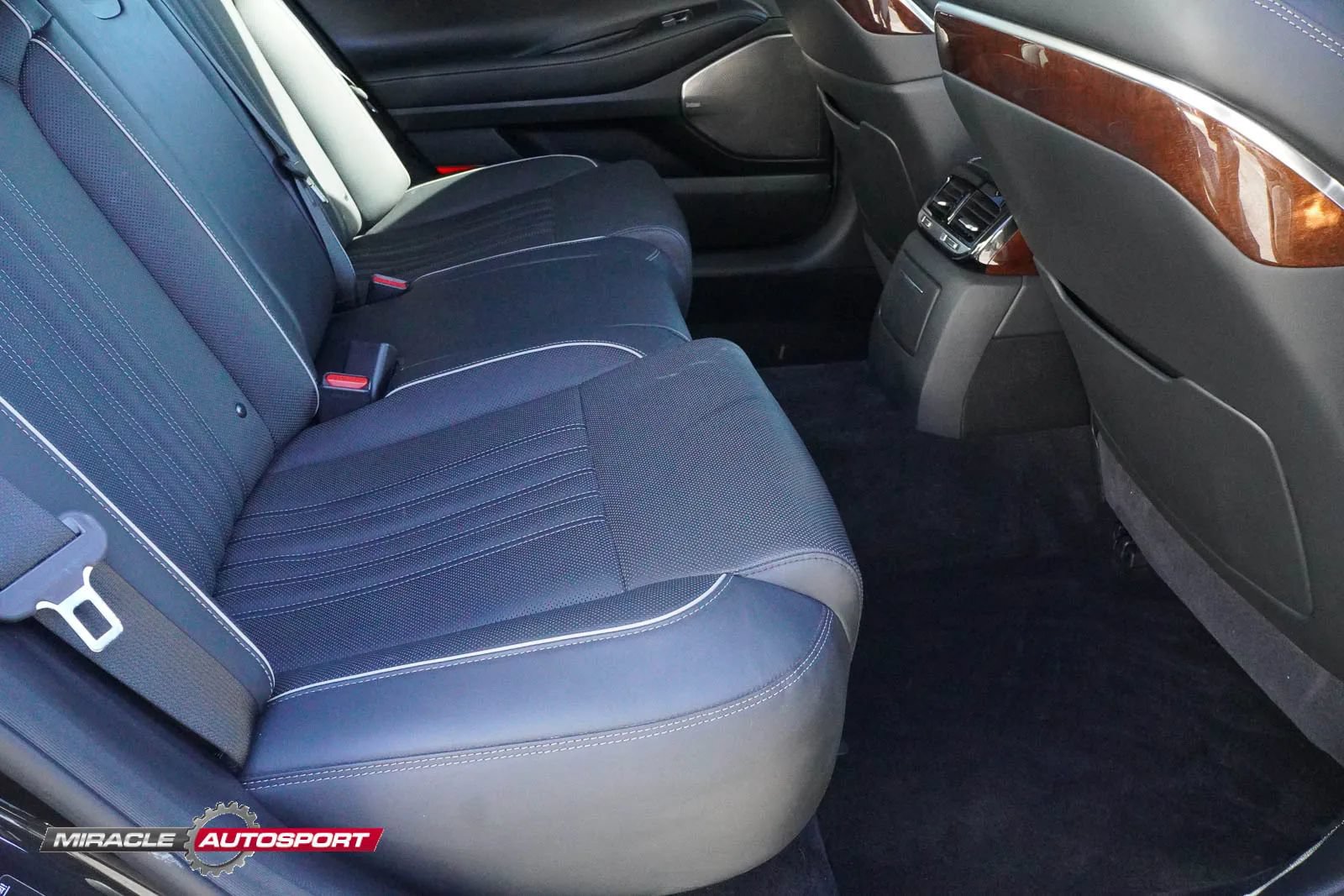Used 2019 Genesis G90 3.3T Premium AWD/4WD image 38