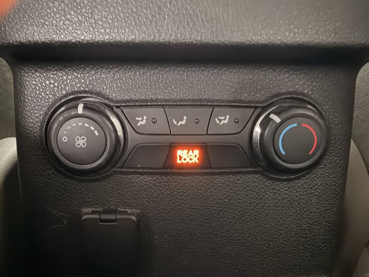 Used 2013 Ford Explorer FWD image 38