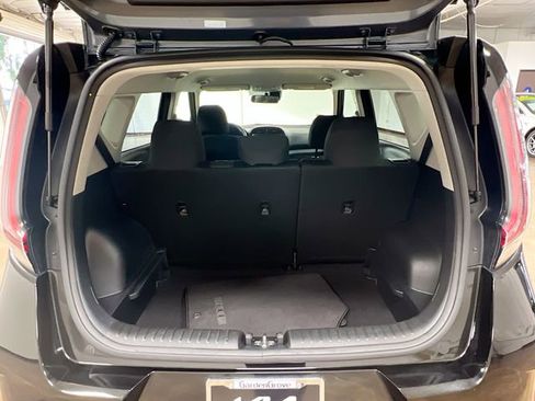 Certified 2025 Kia Soul LX image 24