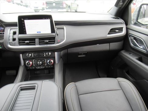 Used 2024 GMC Yukon XL SLT w/ SLT Premium Package AWD/4WD image 14